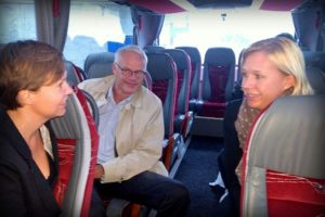 Bussreisen i Malmø ble benyttet effektivt av ecoINSIDE-lederne Sara Skärhem (t.v.) og Trine Kopstad Berentsen (t.h.), sammen med forretningsutvikler Bengt Malmberg hos Sustainable Business Hub.